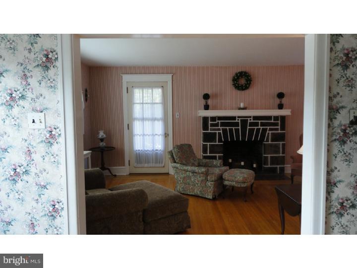 201 North Manoa Road Havertown, PA 19083 - Photo 6 of 25 Living Room