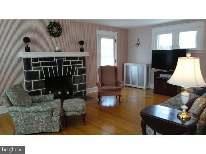 201 North Manoa Road Havertown, PA 19083 - Photo 7 of 25 Living Room