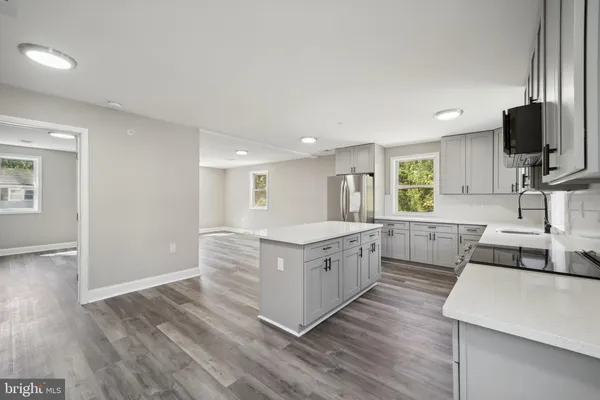 $829,000 | 5800 66th Avenue, Riverdale, MD 20737