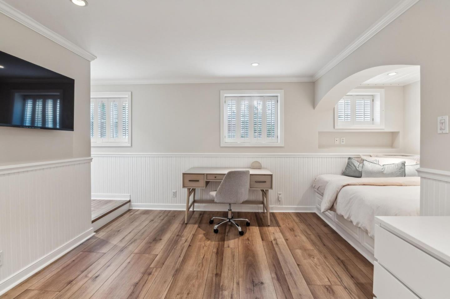 731 Oregon Avenue San Mateo, CA 94402 - Photo 24 of 34 a workspace with wooden floor and furniture