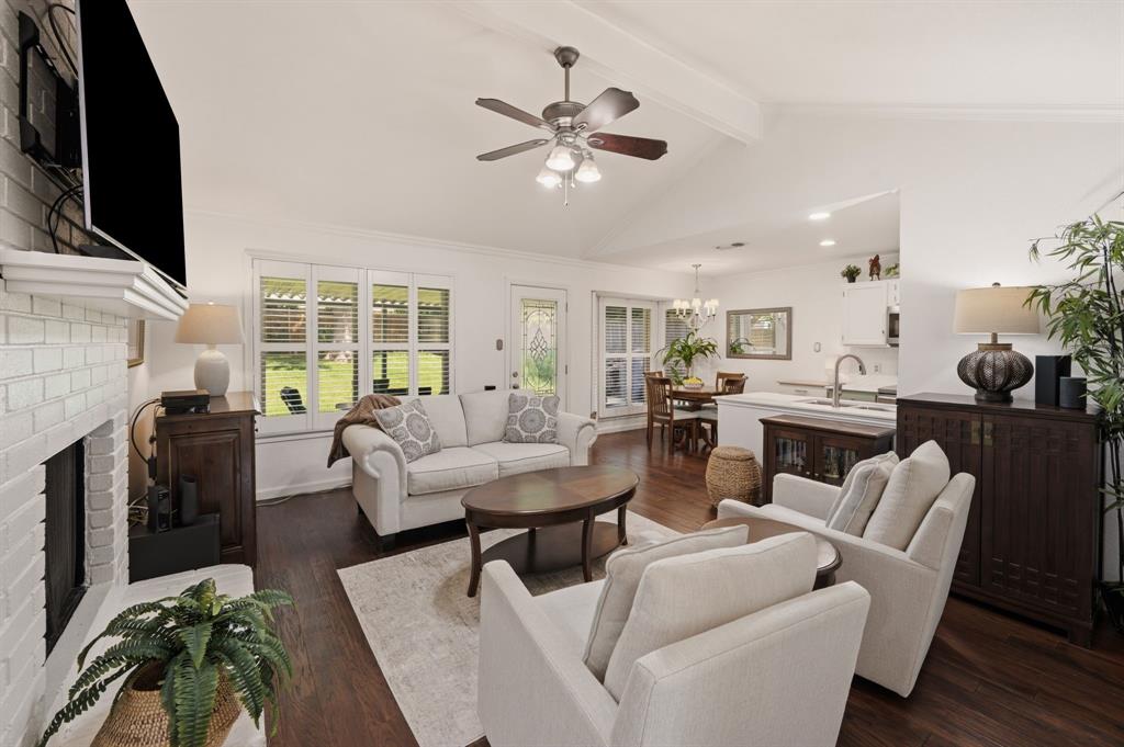 2507 Poppy Lane Euless, TX 76039 - Photo 6 of 29