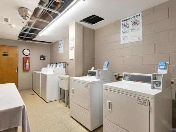 $232,000 | 9332 Landings Lane, Unit 203D, Des Plaines, IL 60016