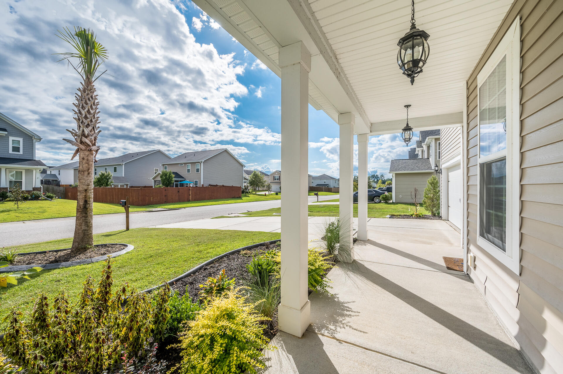 183 Meadow Wood Road Summerville, SC 29486 - Photo 3 of 28 183MeadowWood-03
