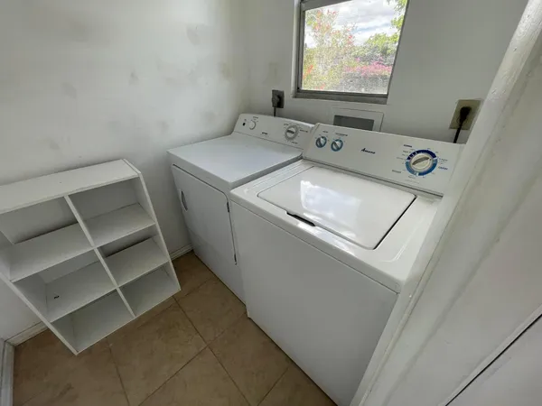 $1,600 | 2100 Springdale Boulevard, Unit 209, Palm Springs, FL 33461