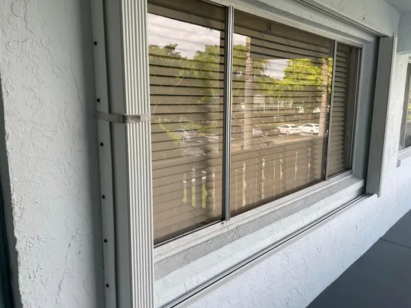 $1,600 | 2100 Springdale Boulevard, Unit 209, Palm Springs, FL 33461