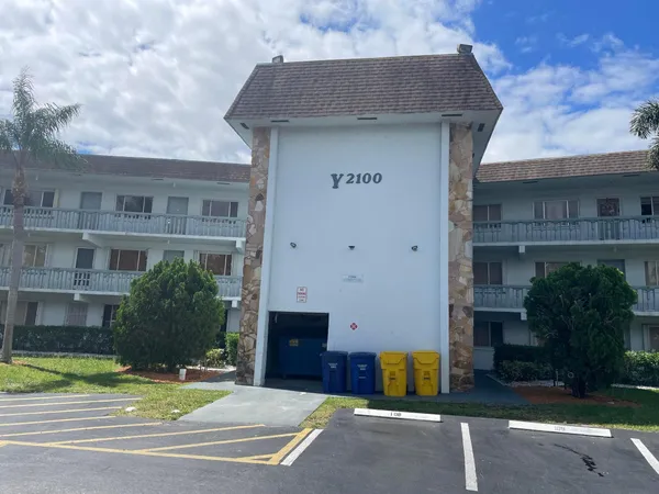 $1,600 | 2100 Springdale Boulevard, Unit 209, Palm Springs, FL 33461