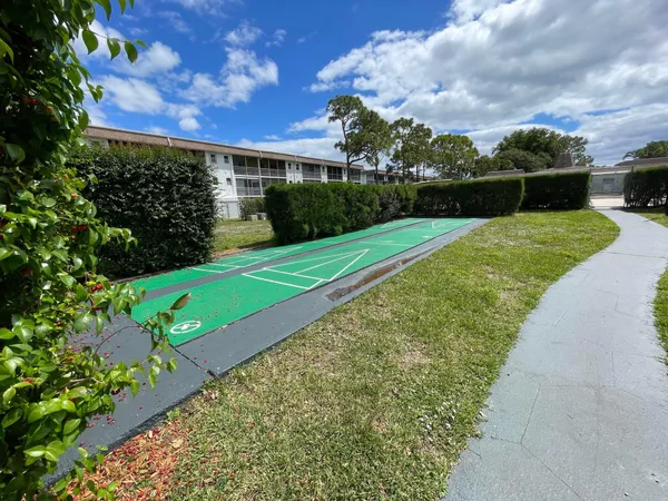 $1,600 | 2100 Springdale Boulevard, Unit 209, Palm Springs, FL 33461