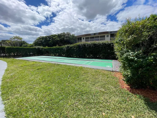 $1,600 | 2100 Springdale Boulevard, Unit 209, Palm Springs, FL 33461