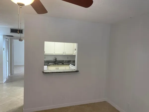 $1,600 | 2100 Springdale Boulevard, Unit 209, Palm Springs, FL 33461