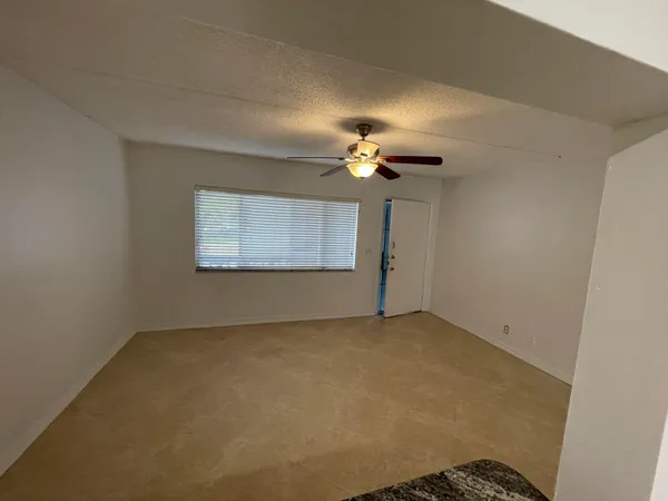 $1,600 | 2100 Springdale Boulevard, Unit 209, Palm Springs, FL 33461