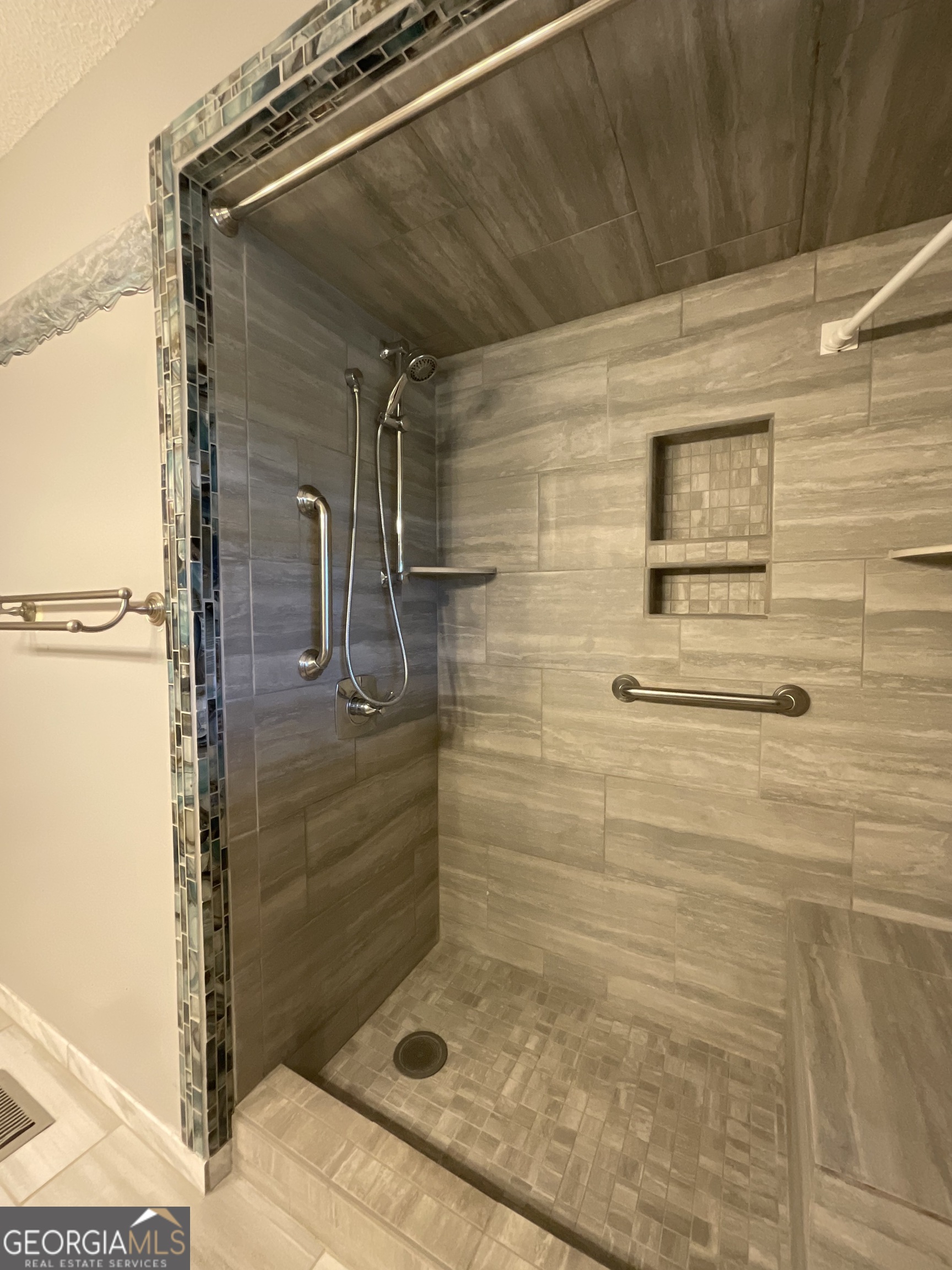501 Raleigh Road Woodbury, GA 30293 - Photo 35 of 94 Shower