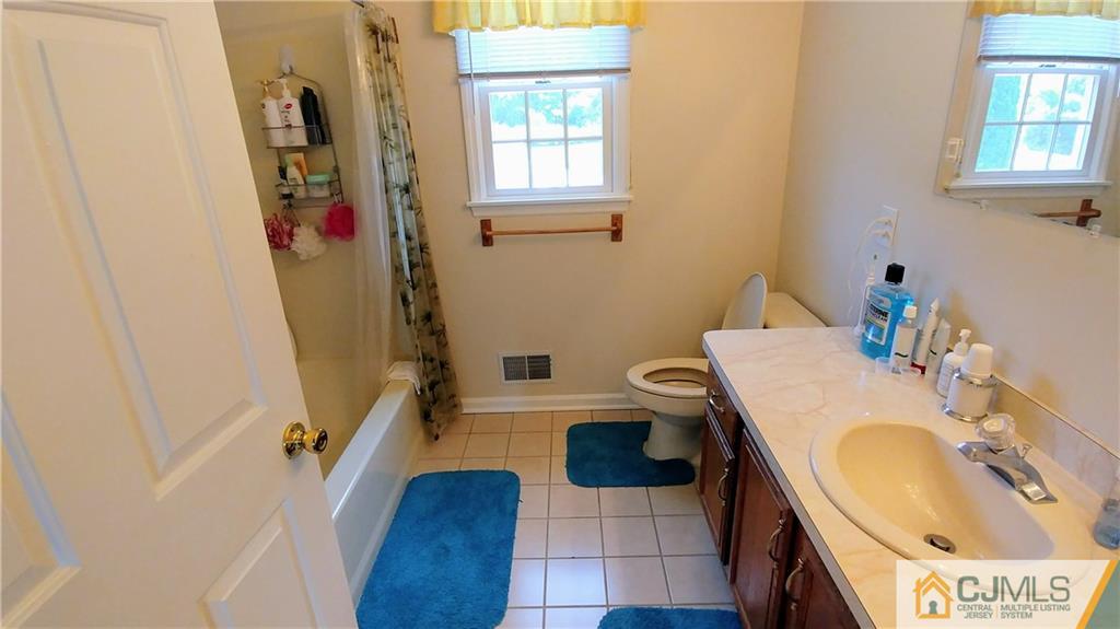 45 Shy Creek Road Pittstown, NJ 08867 - Photo 13 of 25 Gallery Image 13