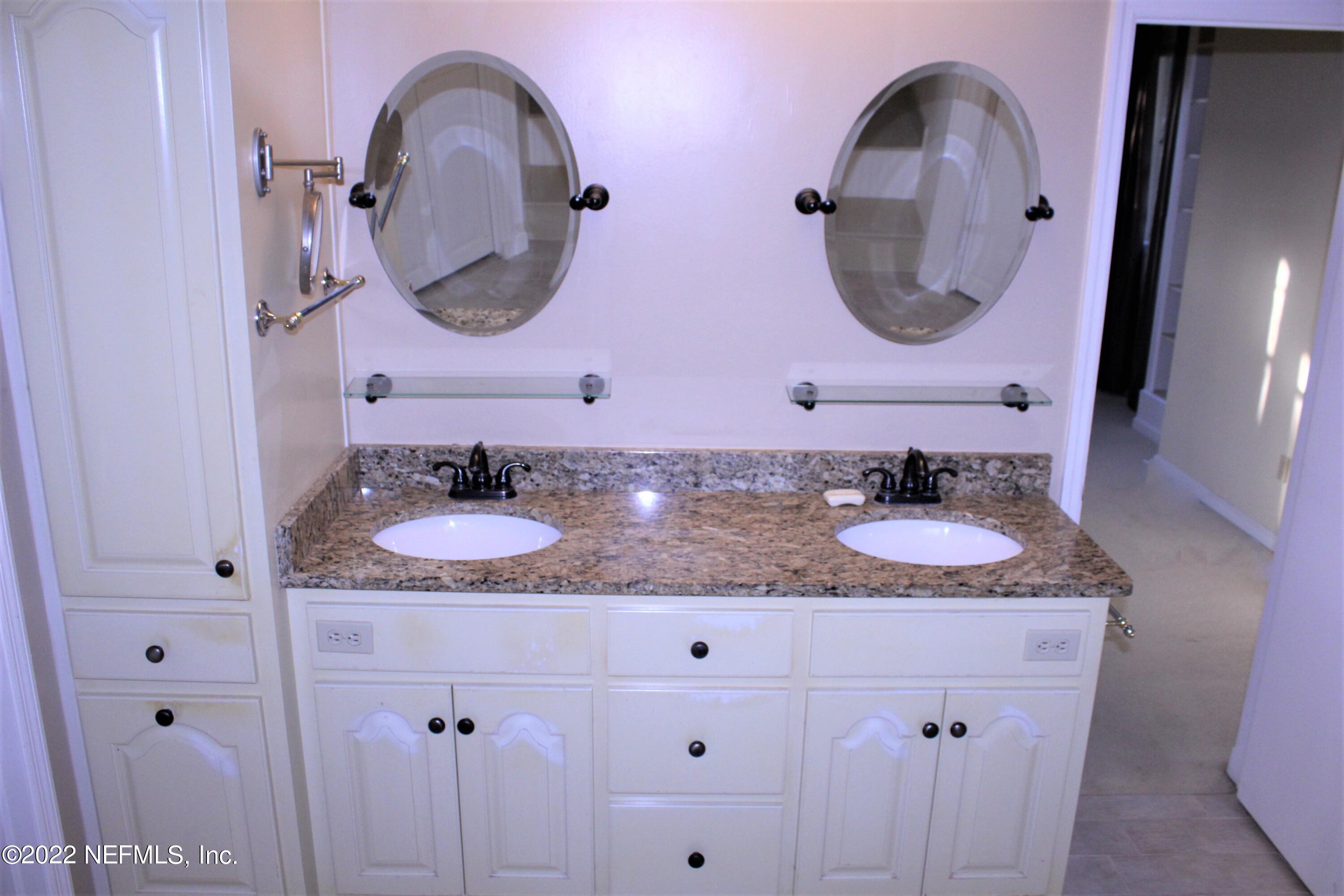 5018 Rivebrook Court Jacksonville, FL 32277 - Photo 27 of 45 Master bath his and hers