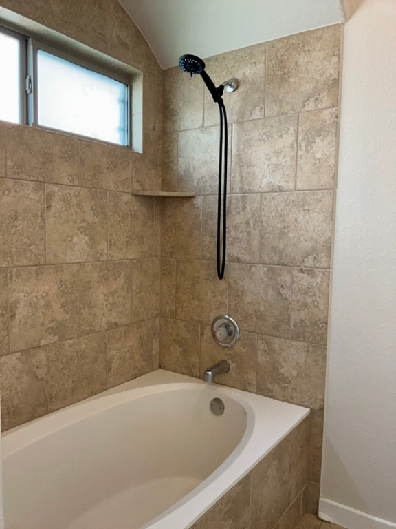2101 Rivers Edge Way, Unit 32 Austin, TX 78741 - Photo 12 of 22 a bathroom with a bathtub