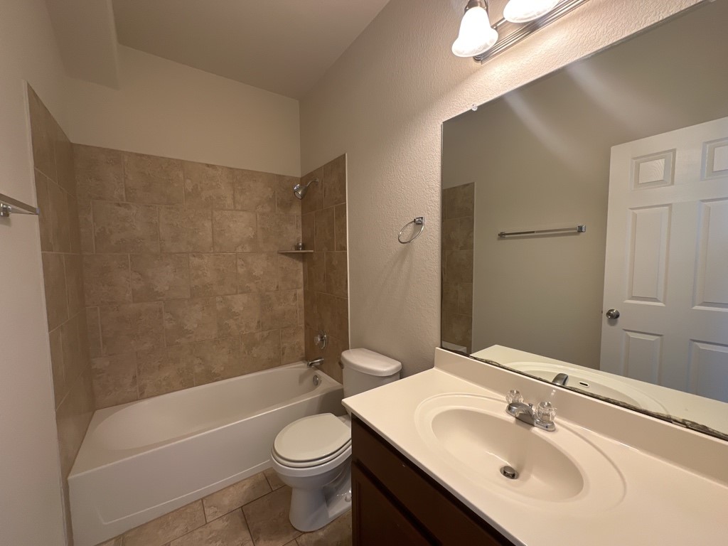 2101 Rivers Edge Way, Unit 32 Austin, TX 78741 - Photo 16 of 22 a bathroom with a sink mirror toilet and bathtub