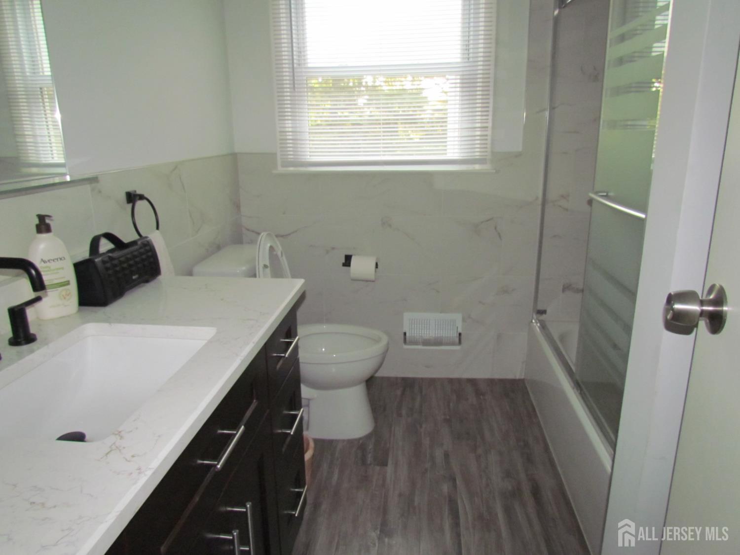 7 Wellington Road East Brunswick, NJ 08816 - Photo 14 of 17