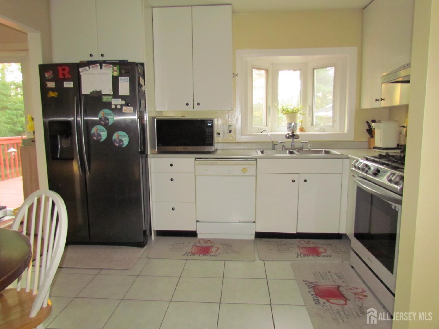 7 Wellington Road East Brunswick, NJ 08816 - Photo 4 of 17