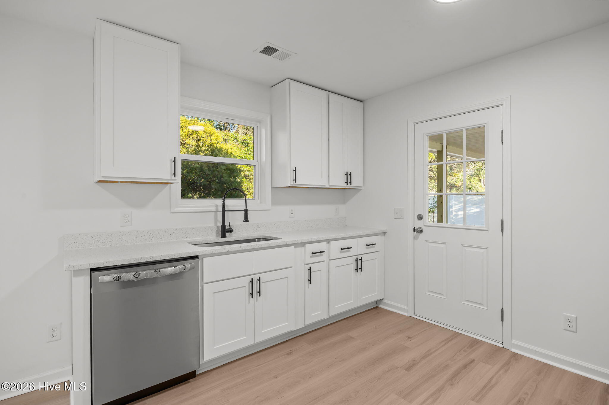 322 Lancaster Road Wilmington, NC 28409 - Photo 4 of 31 34-web-or-mls-IMG_8977