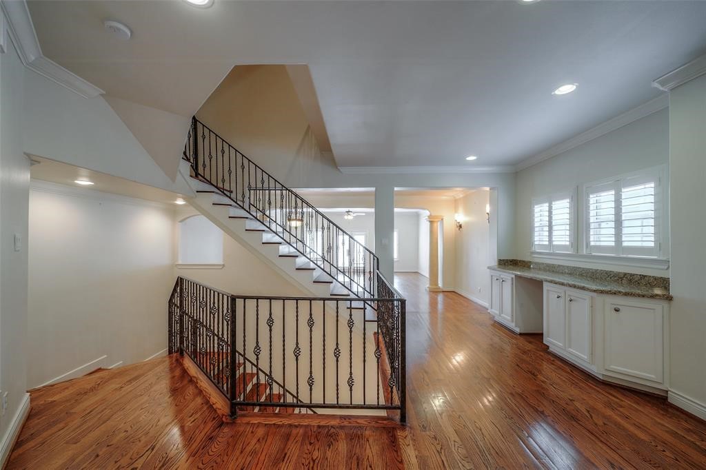 4218 Drake Street, Unit B Houston, TX 77005 - Photo 2 of 32