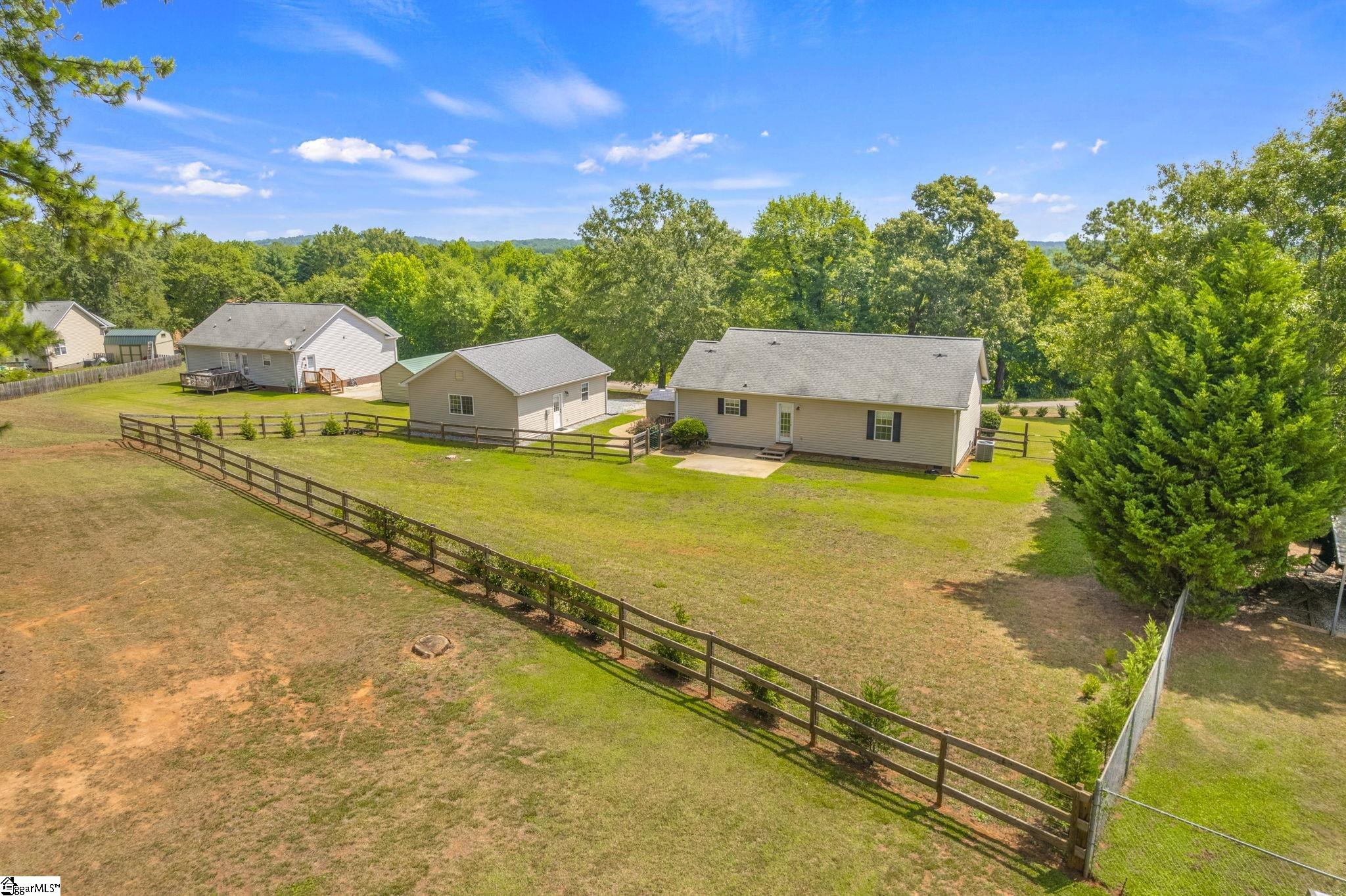 124 East King Road Greer, SC 29651 - Photo 8 of 39