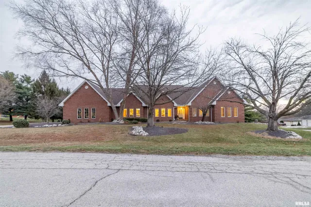 $639,000 | 921 Birdie Lane, Quincy, IL 62305