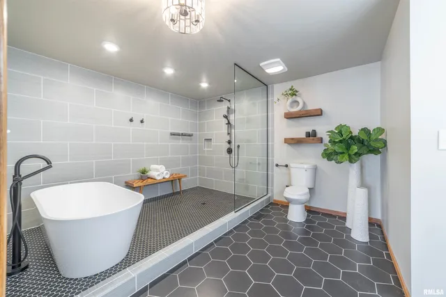 $639,000 | 921 Birdie Lane, Quincy, IL 62305