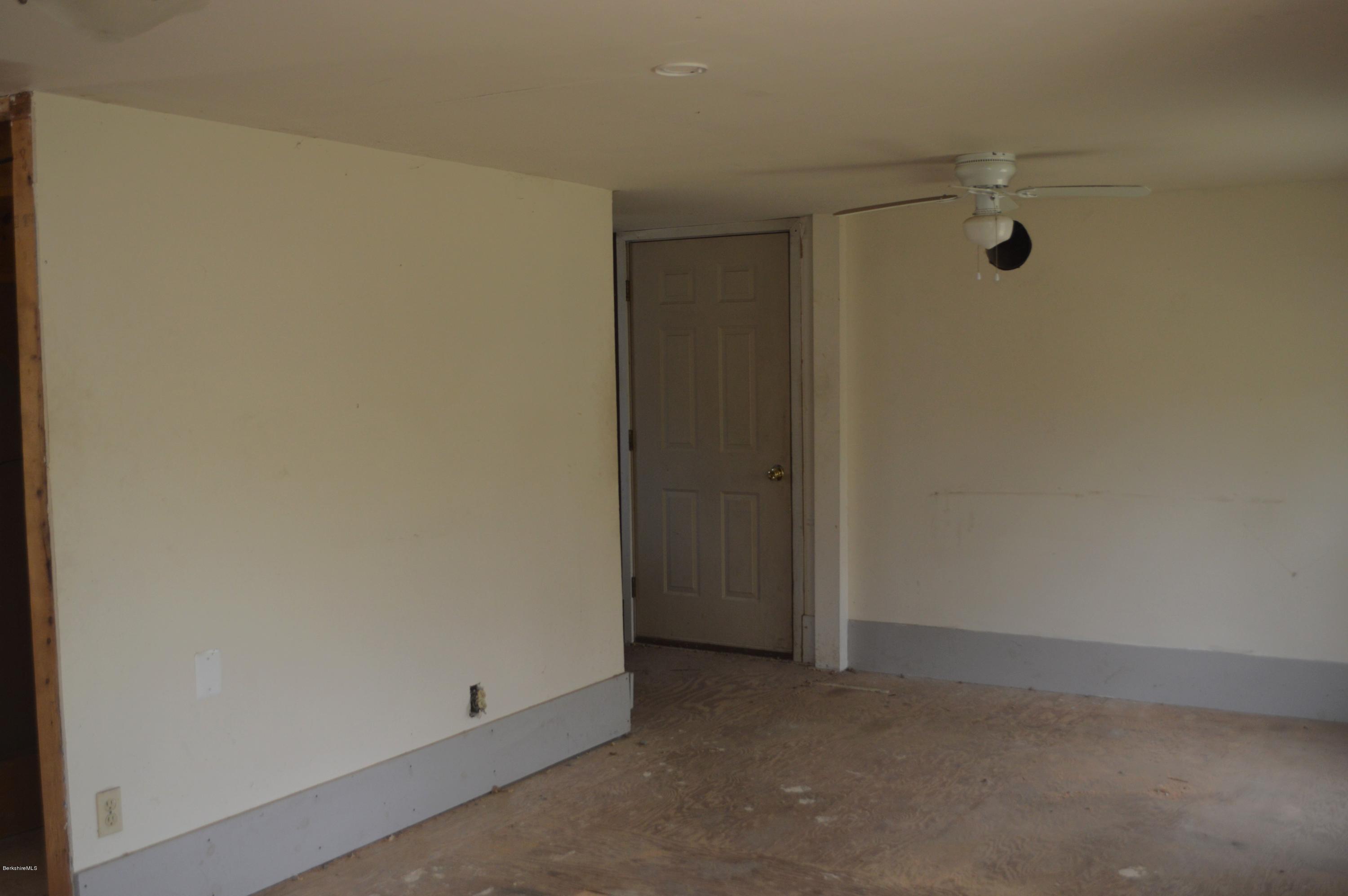21 Willow Road Richmond, MA 01201 - Photo 7 of 15 living area