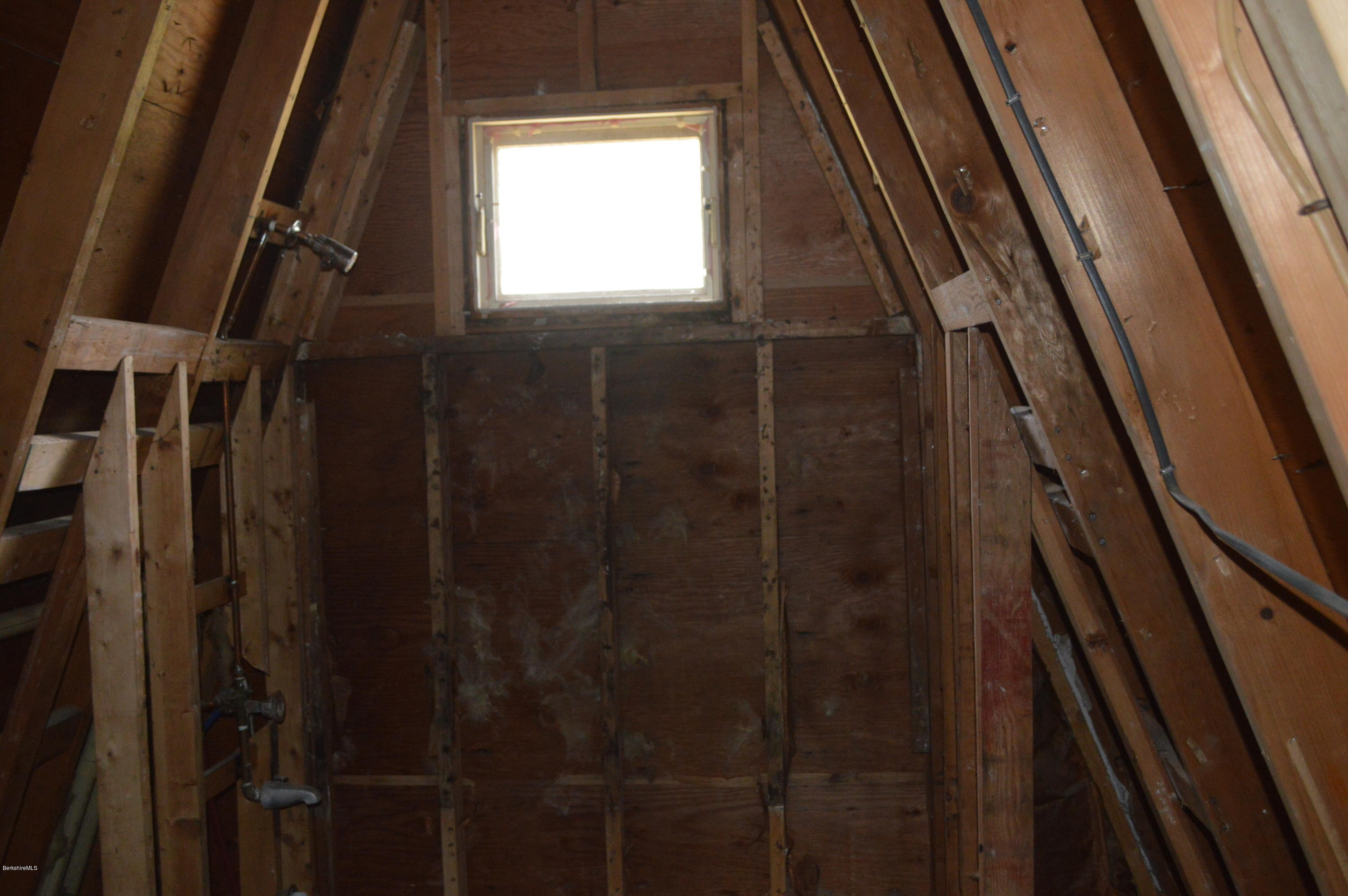 21 Willow Road Richmond, MA 01201 - Photo 9 of 15 open