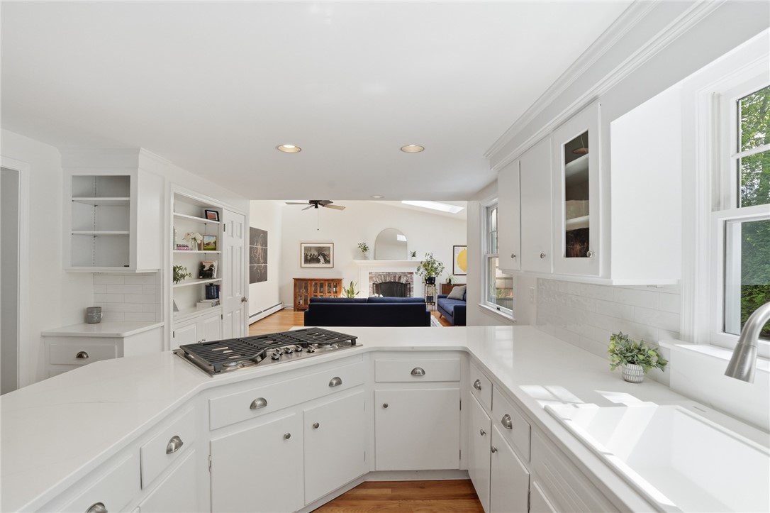 24 Wildflower Road Barrington, RI 02806 - Photo 13 of 50