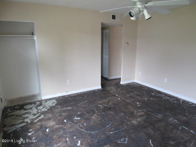 404 Dale Road Louisville, KY 40229 - Photo 8 of 26 IMG_3039