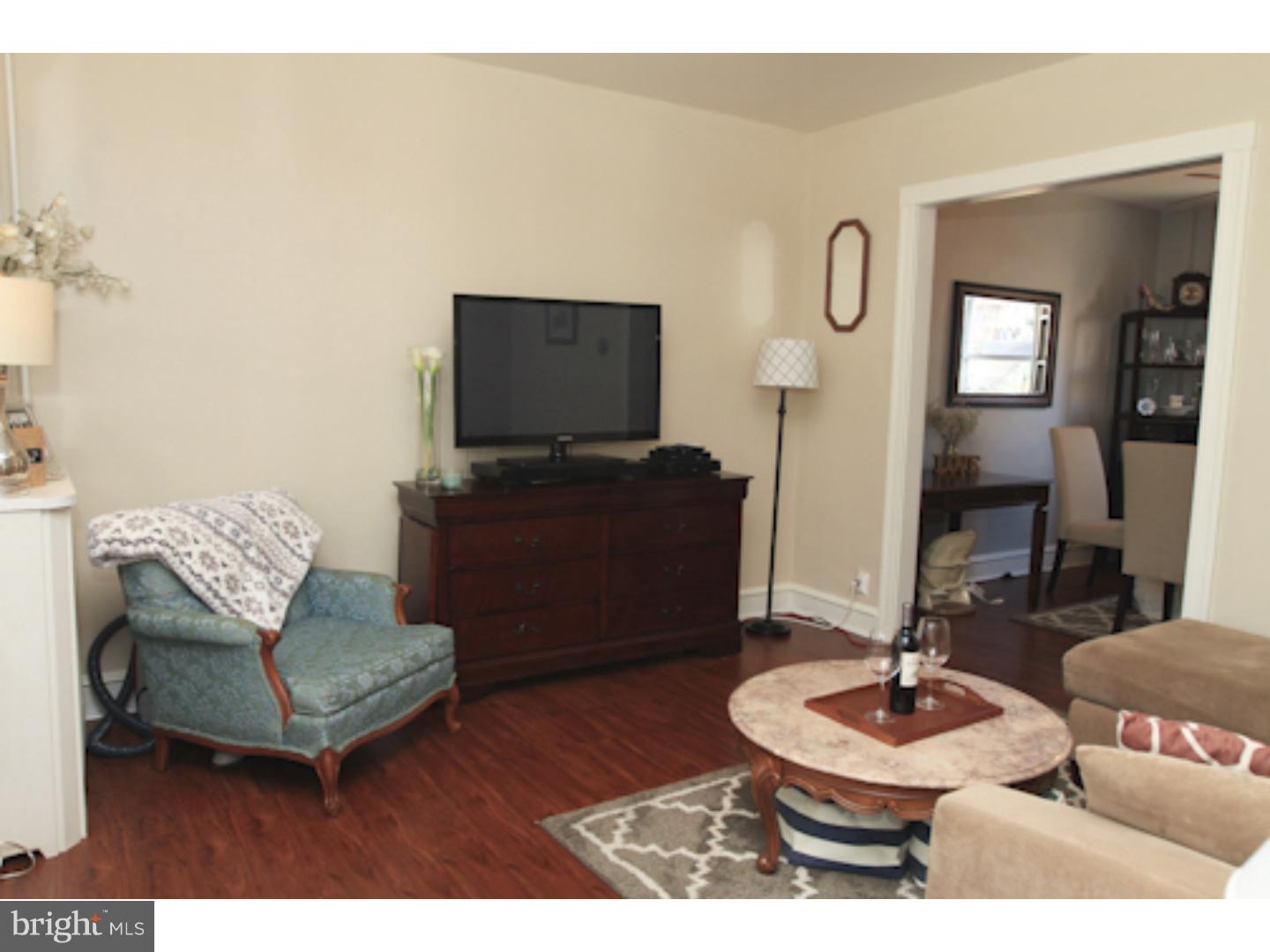 308 Hampden Road Upper Darby, PA 19082 - Photo 3 of 16 Living Room