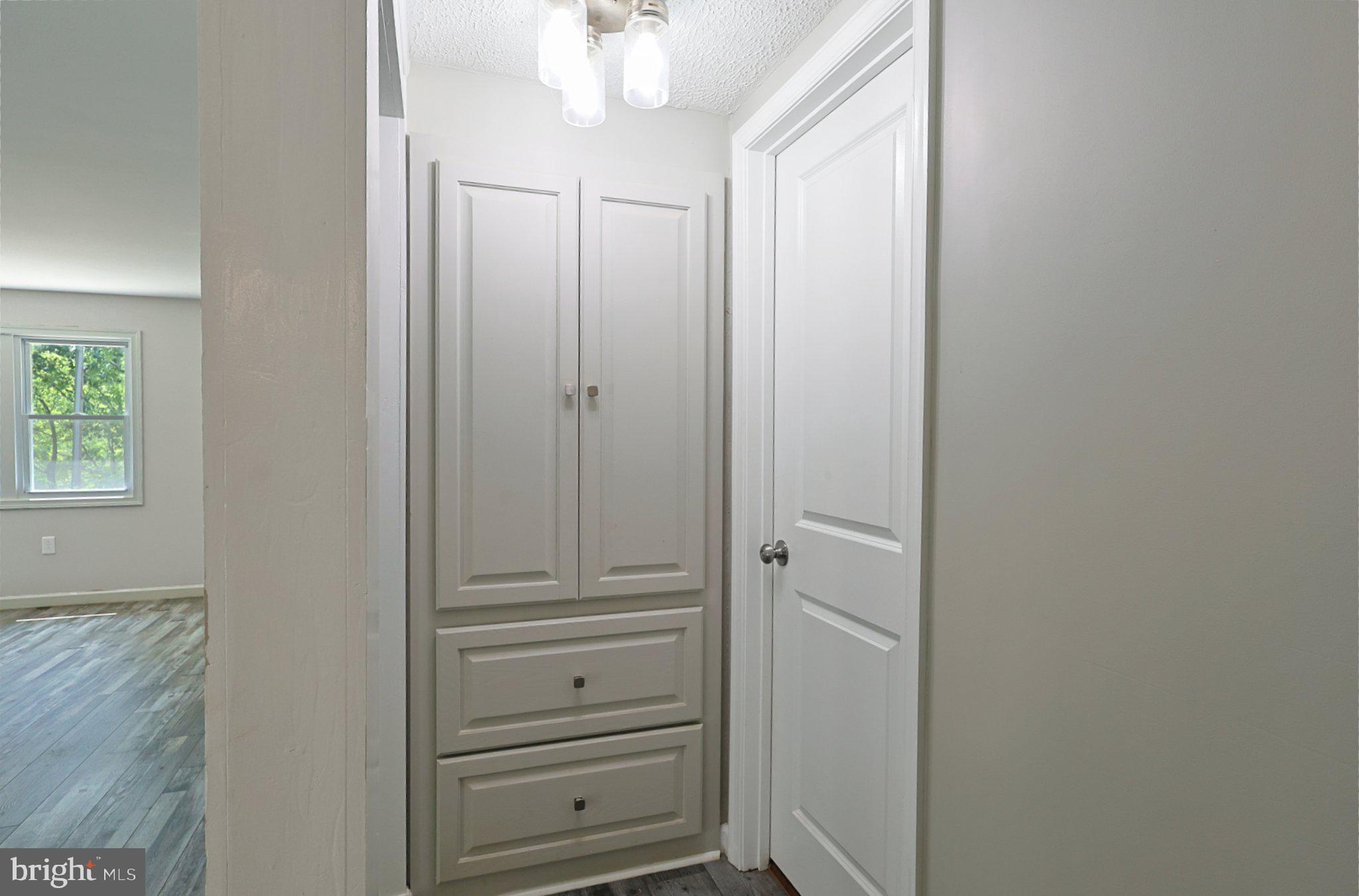 125 Ashland Drive Ridgeley, WV 26753 - Photo 12 of 41 Charming entryway with modern accents.