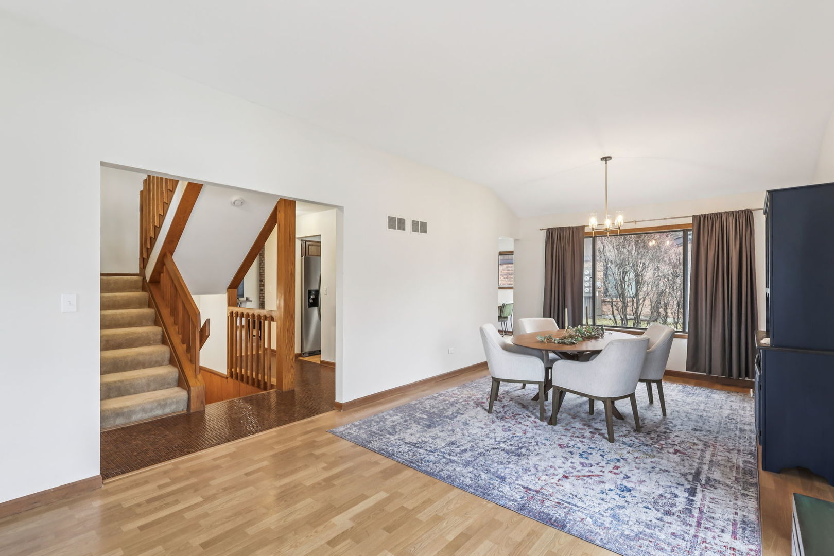 43 Creekside Circle Elgin, IL 60123 - Photo 3 of 28