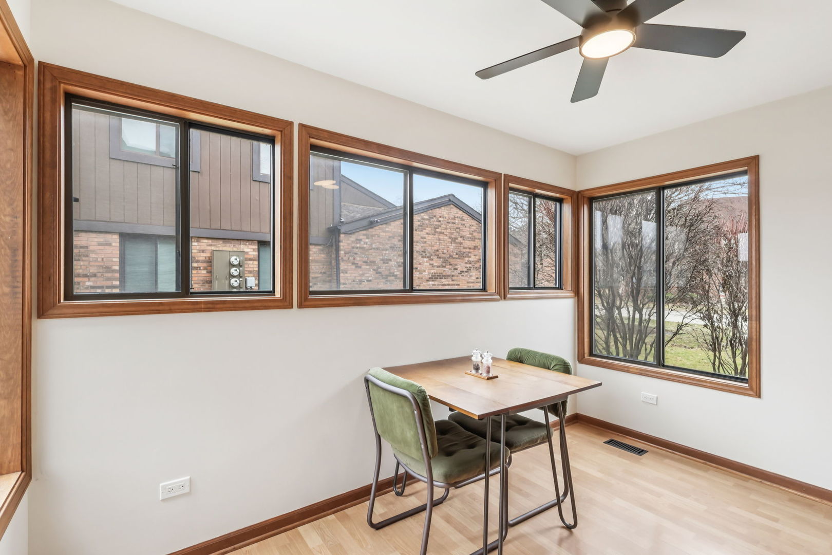 43 Creekside Circle Elgin, IL 60123 - Photo 7 of 28