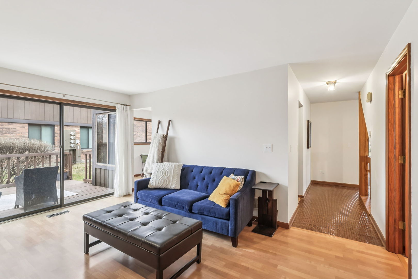 43 Creekside Circle Elgin, IL 60123 - Photo 8 of 28