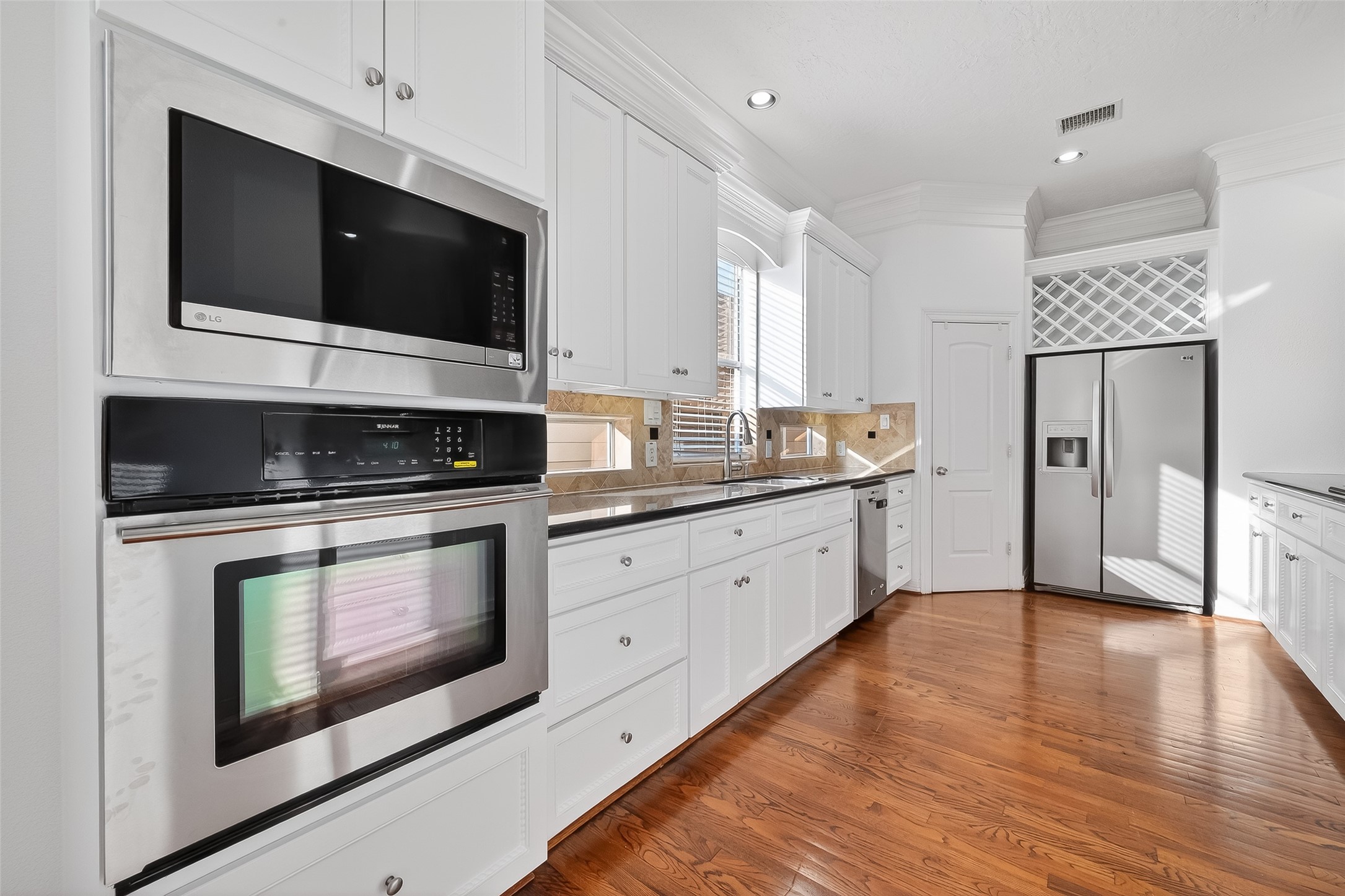 1002 West 22nd Street Houston, TX 77008 - Photo 20 of 43 a kitchen with stainless steel appliances a stove microwave and sink