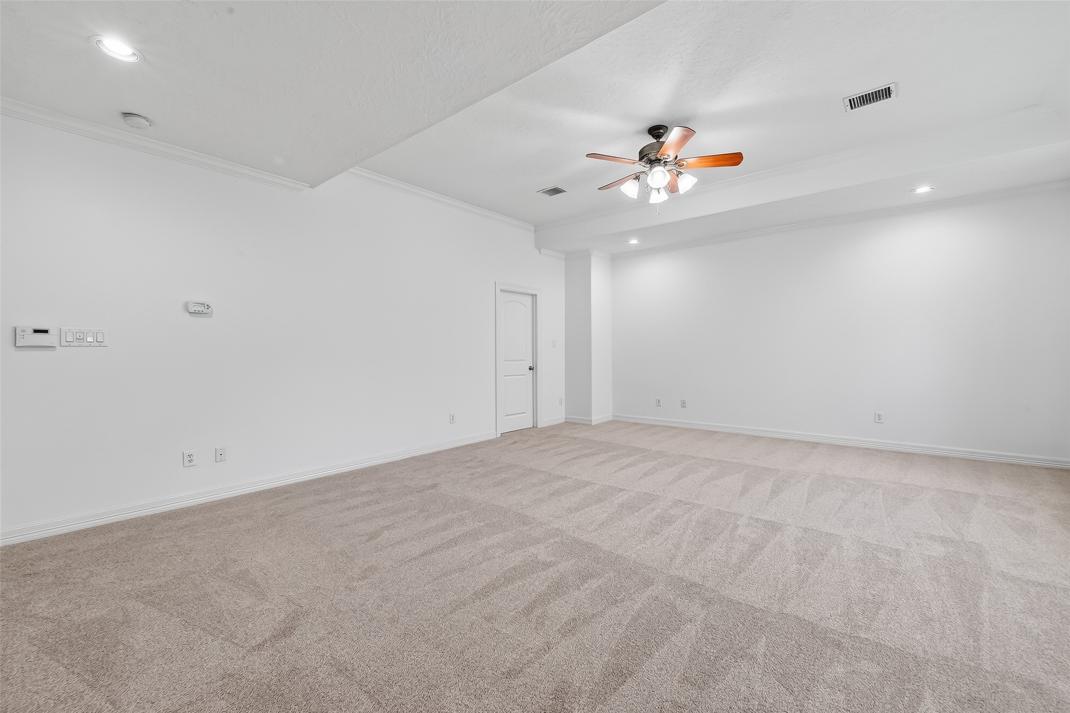 1002 West 22nd Street Houston, TX 77008 - Photo 32 of 43 a view of an empty room