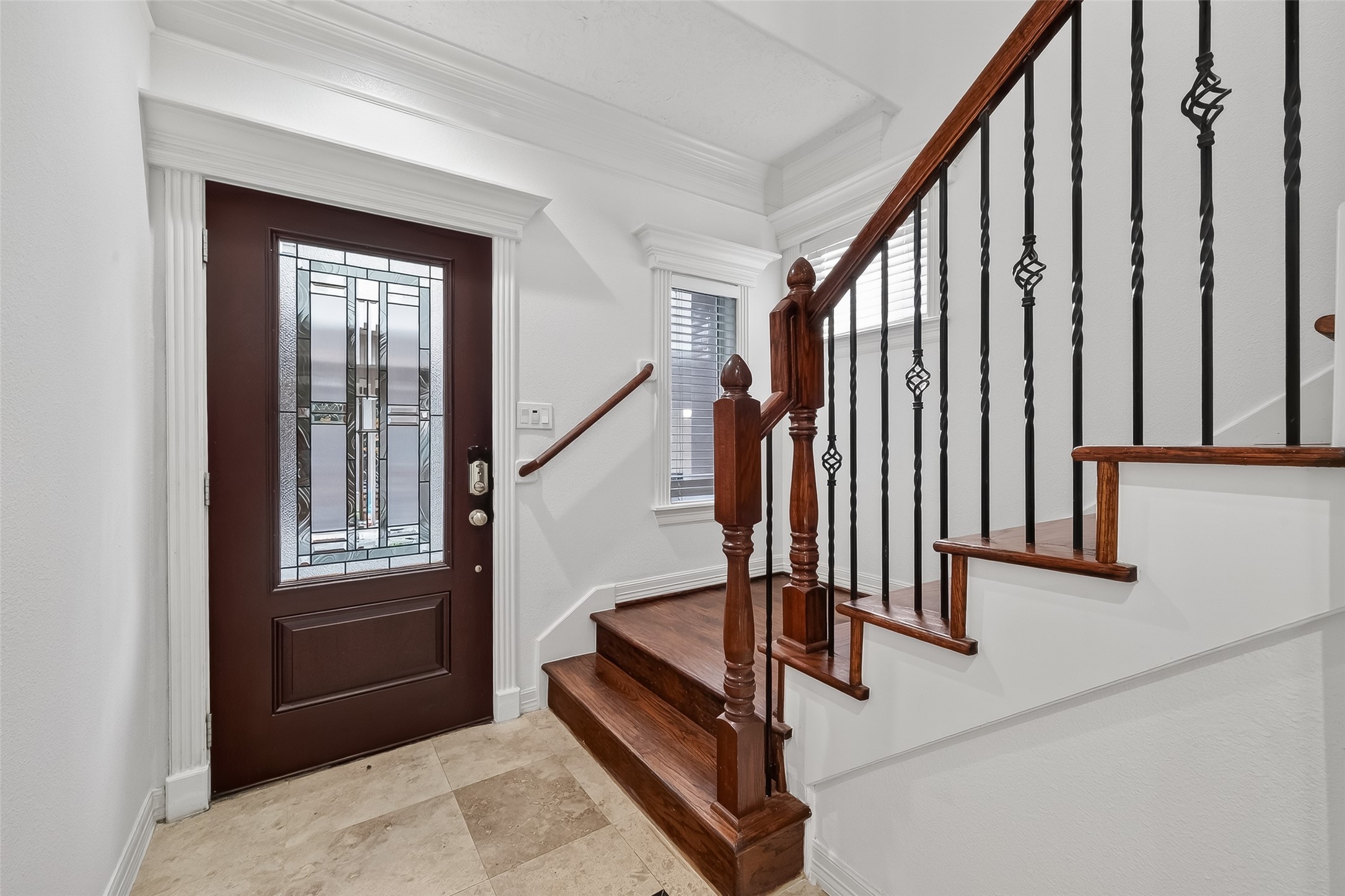 1002 West 22nd Street Houston, TX 77008 - Photo 4 of 43 a view of an entryway