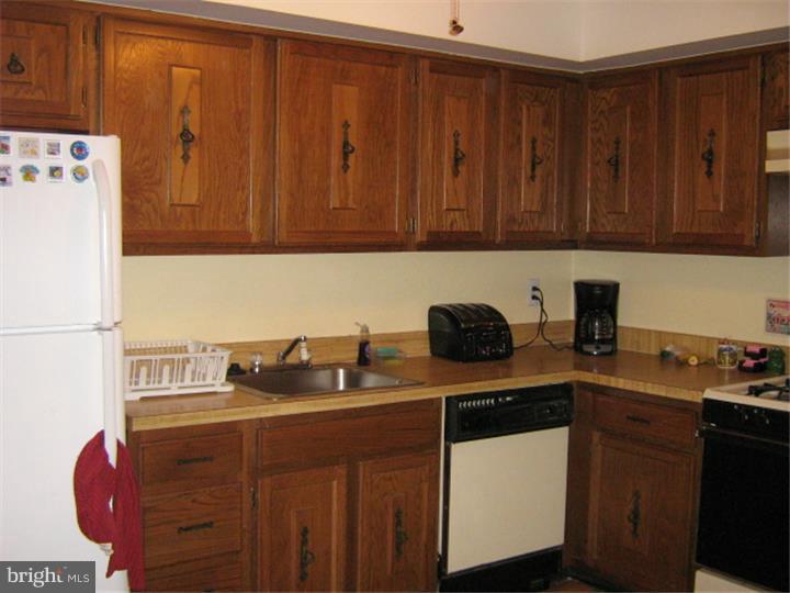 64004 Delaire Landing Road, Unit 4 Philadelphia, PA 19114 - Photo 10 of 23 Gallery Image 10