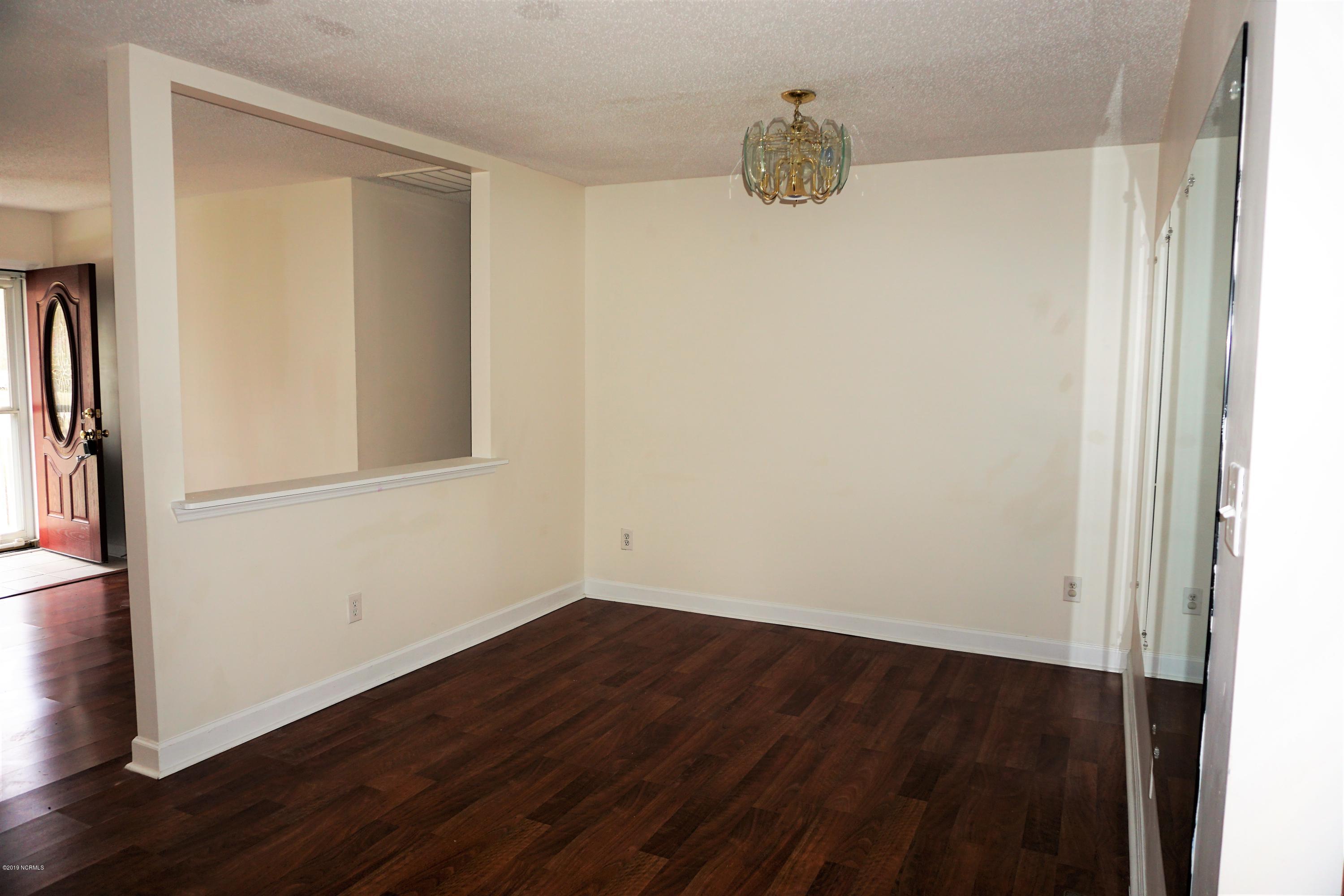 853 Perrytown Road New Bern, NC 28562 - Photo 11 of 27 Dining area