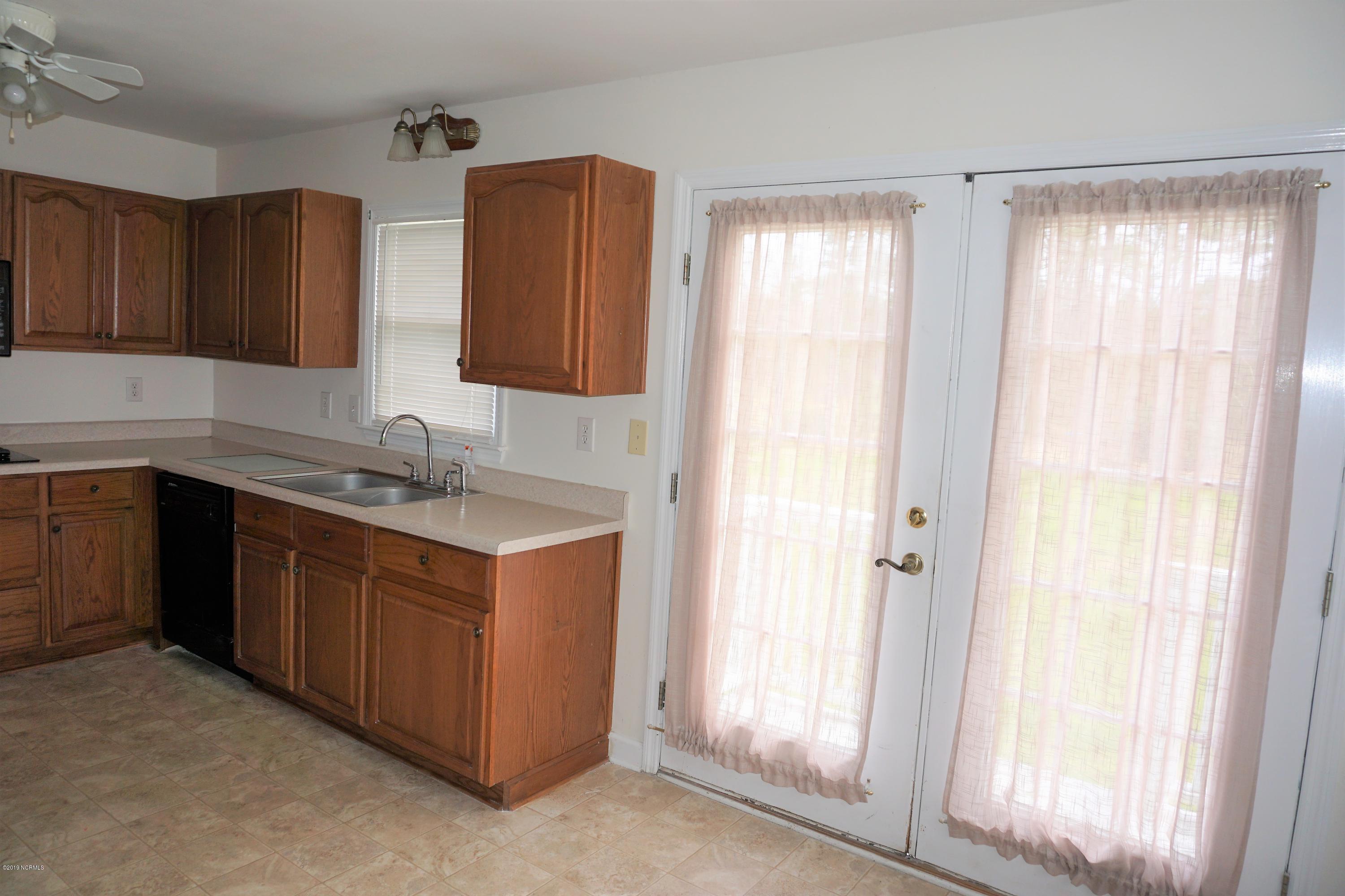 853 Perrytown Road New Bern, NC 28562 - Photo 13 of 27 French doors to outside