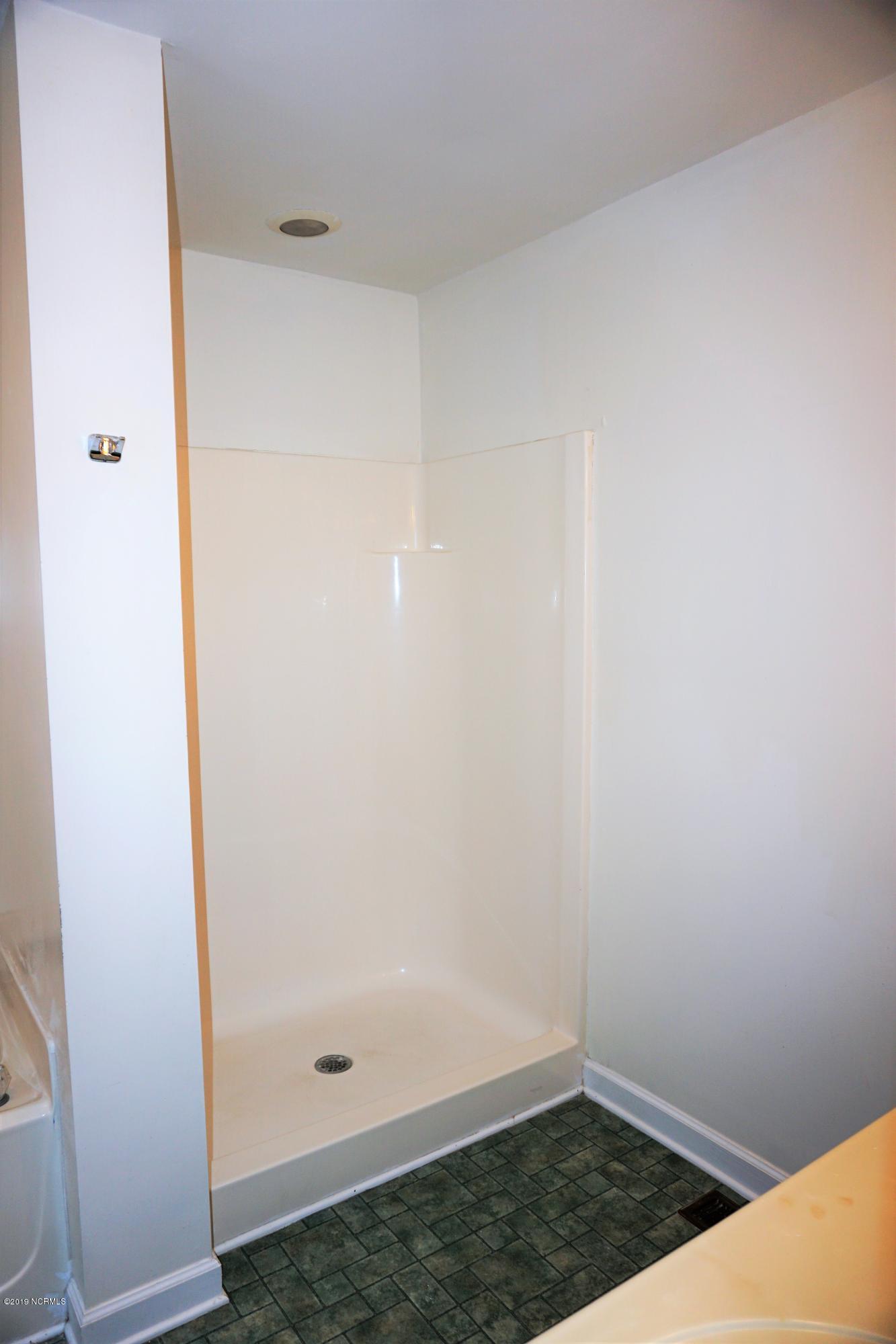 853 Perrytown Road New Bern, NC 28562 - Photo 18 of 27 Master shower