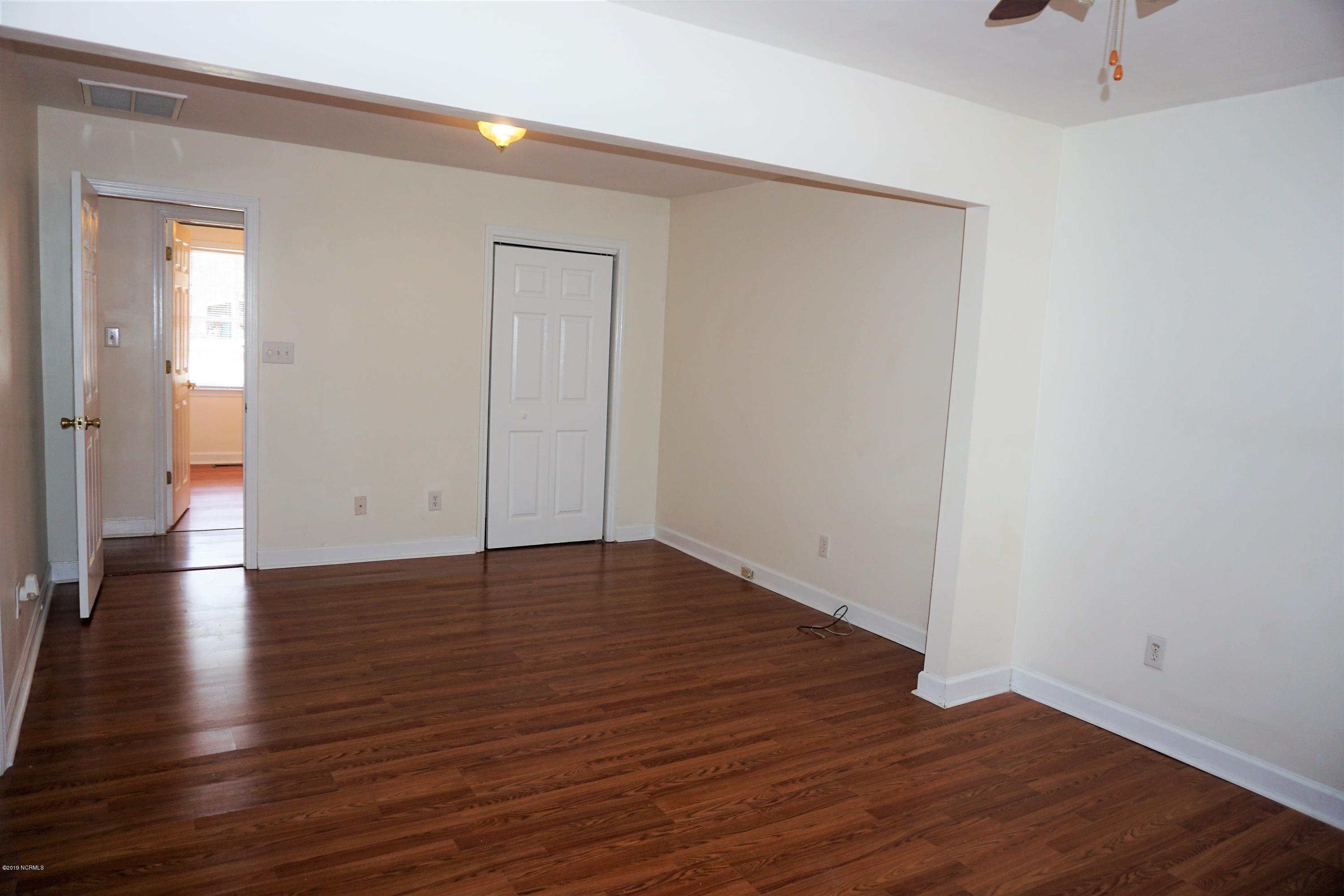 853 Perrytown Road New Bern, NC 28562 - Photo 23 of 27 Master bedroom
