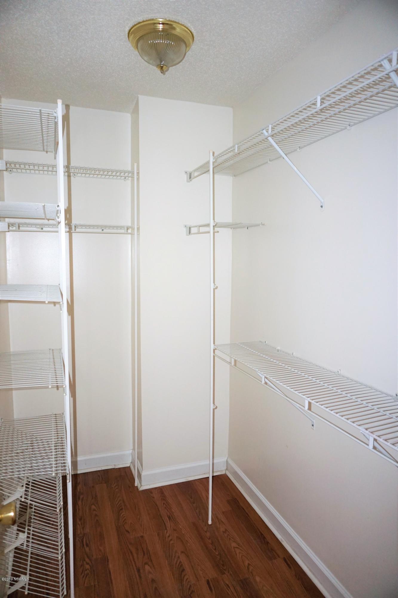 853 Perrytown Road New Bern, NC 28562 - Photo 25 of 27 Master closet