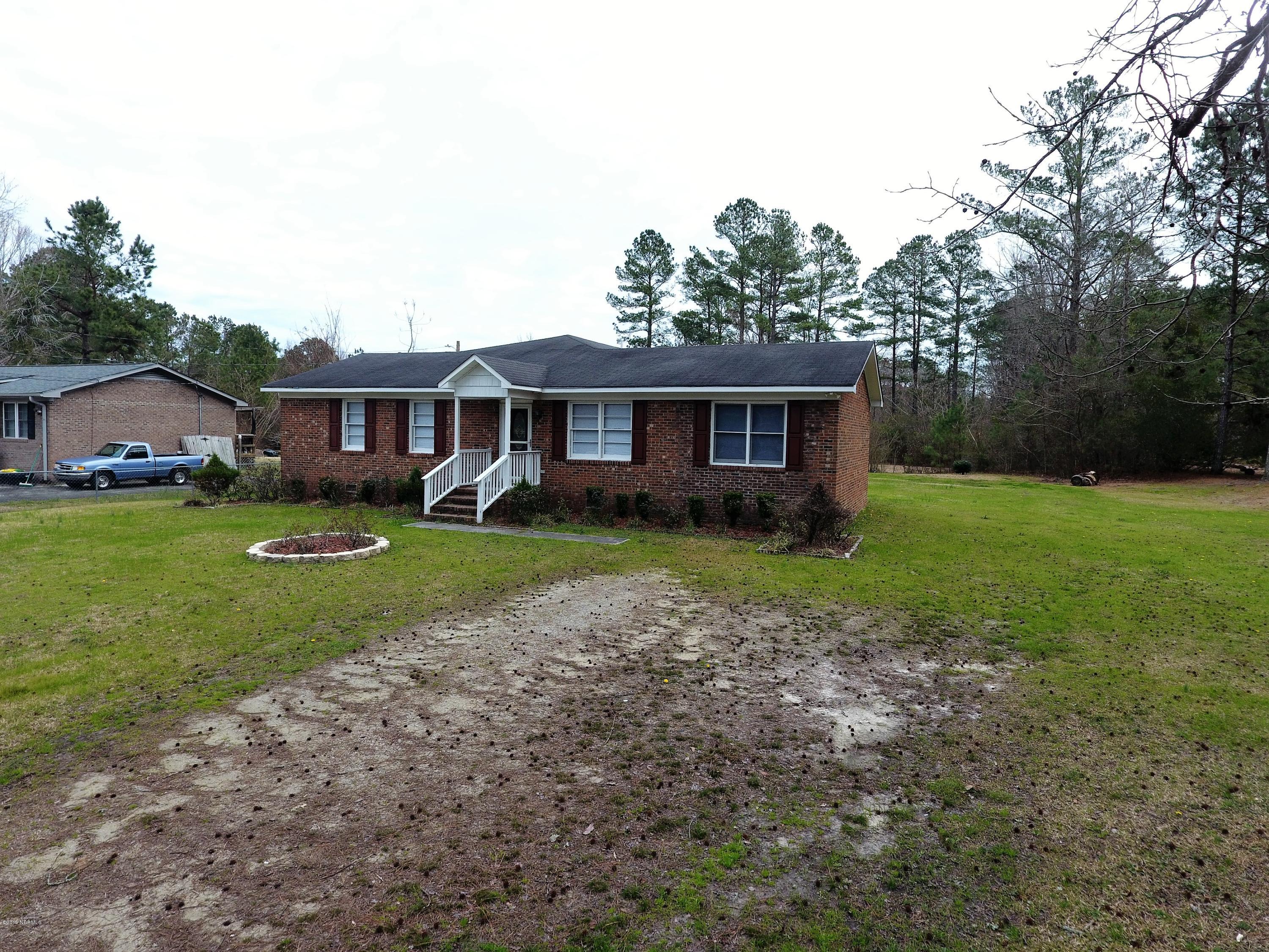 853 Perrytown Road New Bern, NC 28562 - Photo 3 of 27 Wide parking space