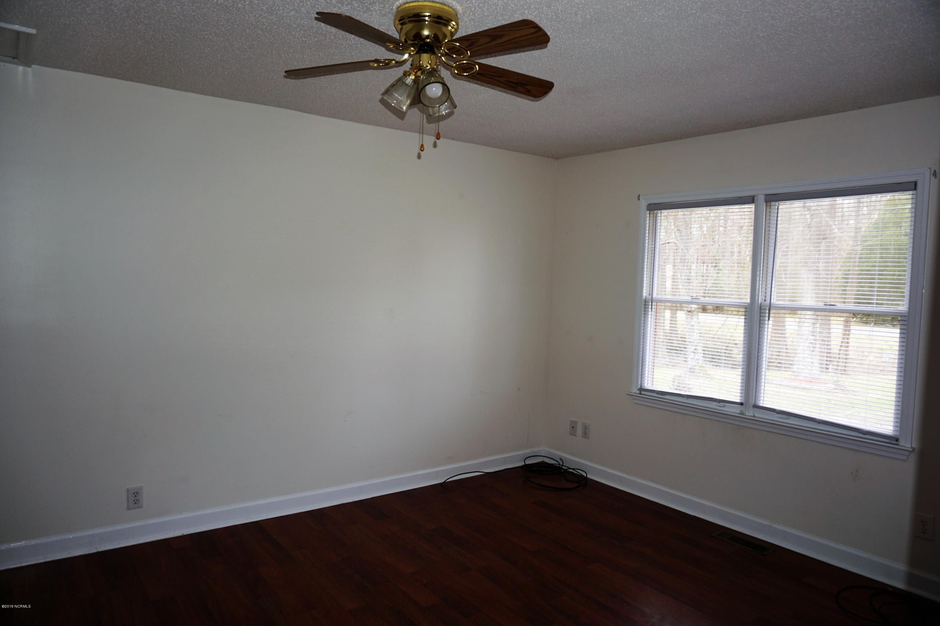 853 Perrytown Road New Bern, NC 28562 - Photo 8 of 27 Good flex room
