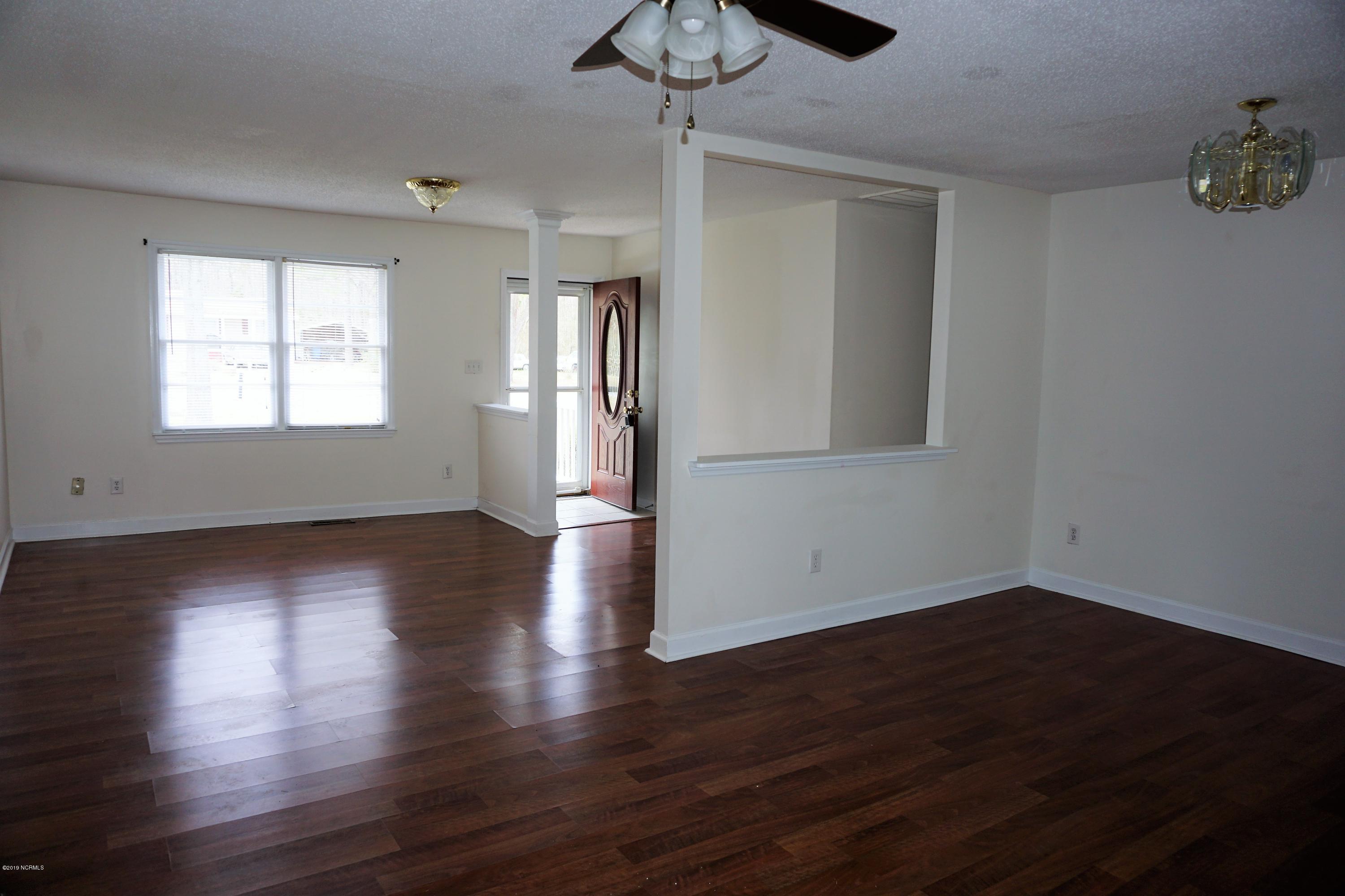 853 Perrytown Road New Bern, NC 28562 - Photo 10 of 27 Open to dining