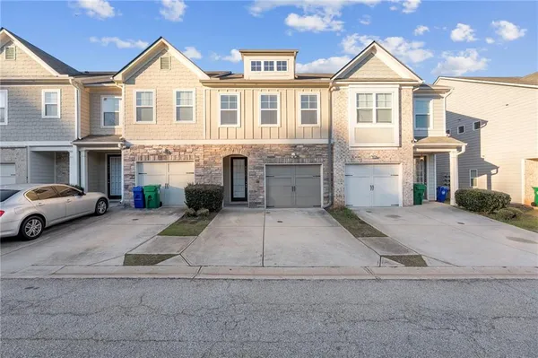 a view of multiple houses with a yard