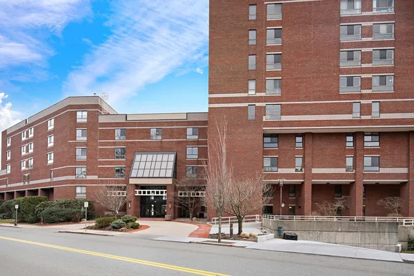 $4,900 | 199 Coolidge Avenue, Unit 113, Watertown, MA 02472