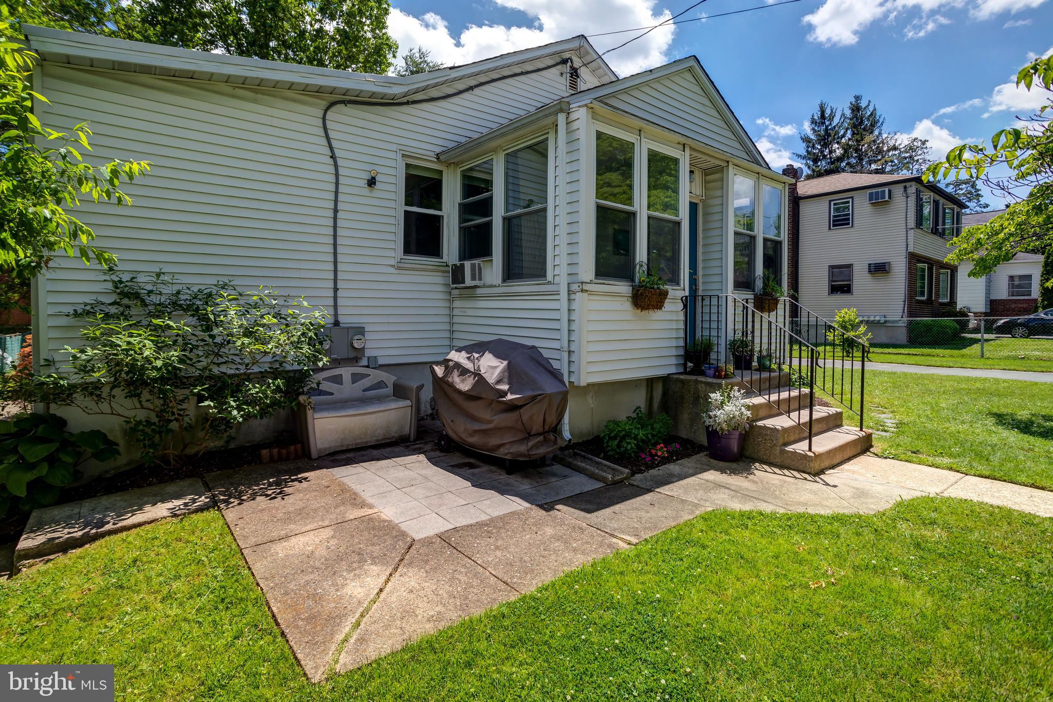 722 Rively Avenue Darby, PA 19023 - Photo 4 of 34 Gallery Image 4